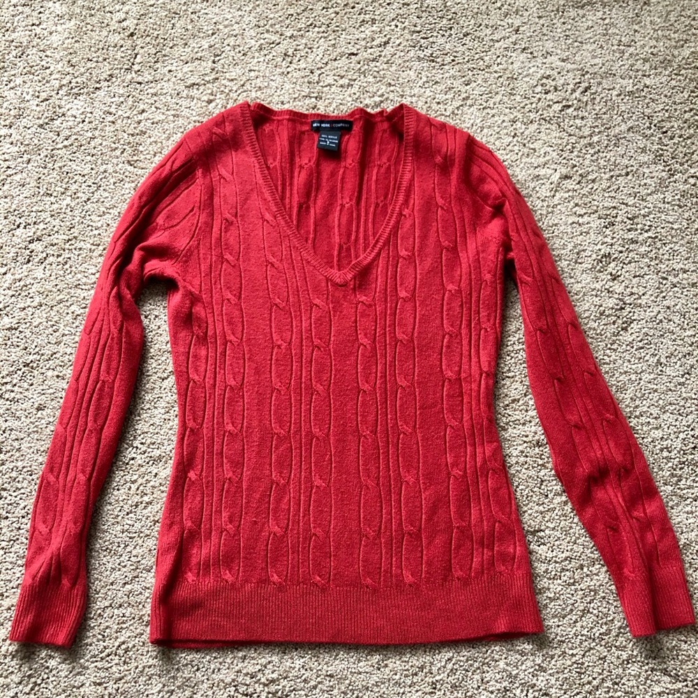 Cable knit v-neck sweater